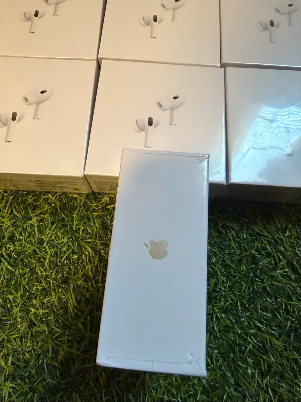 Apple White Wireless Earbuds (Multiple Boxes)